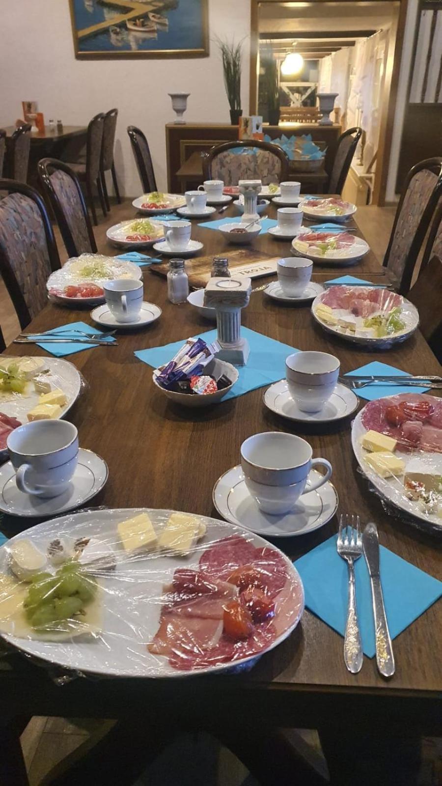 Gierstädt Motel Zur Festwiese מראה חיצוני תמונה