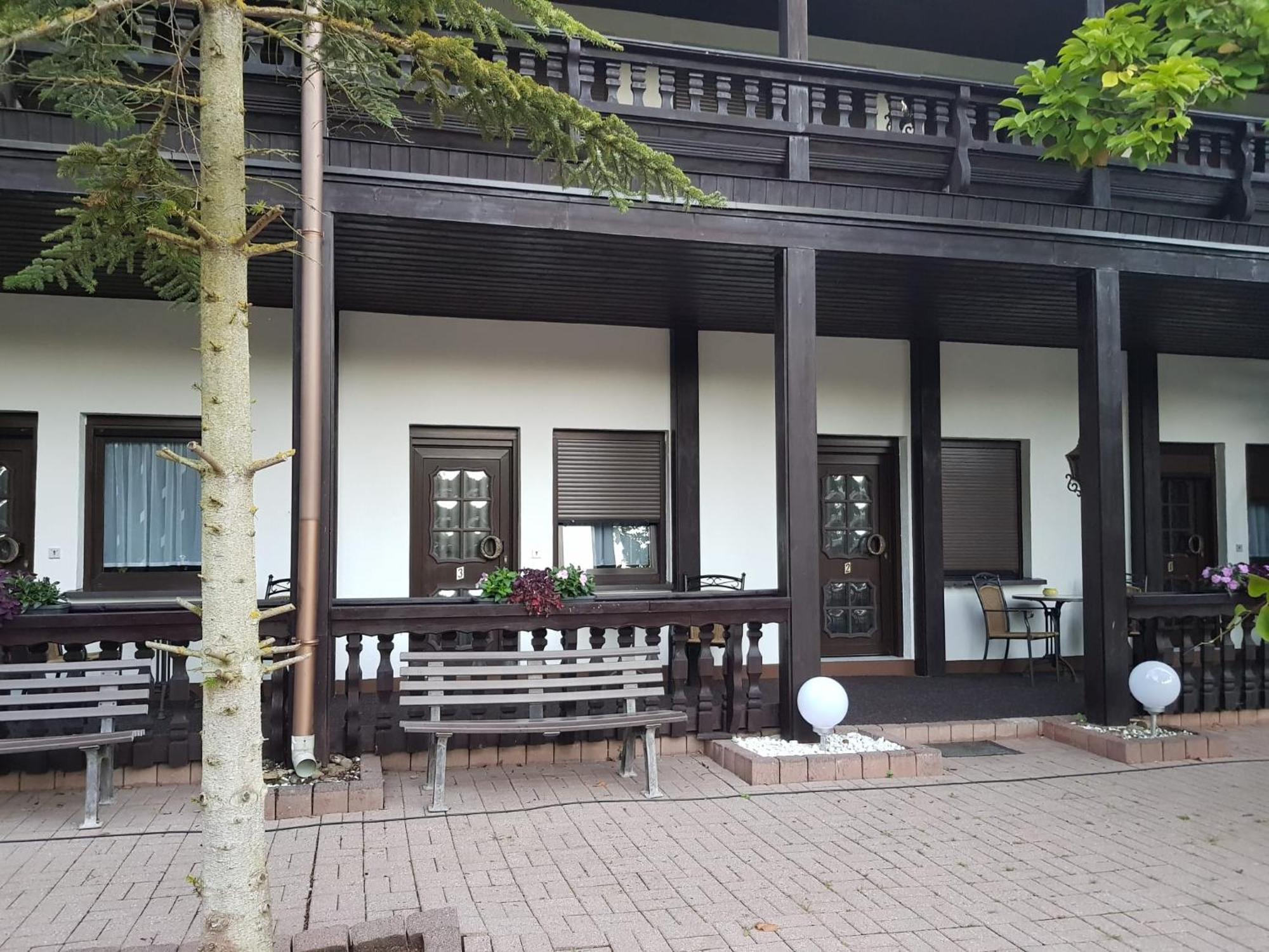 Gierstädt Motel Zur Festwiese מראה חיצוני תמונה