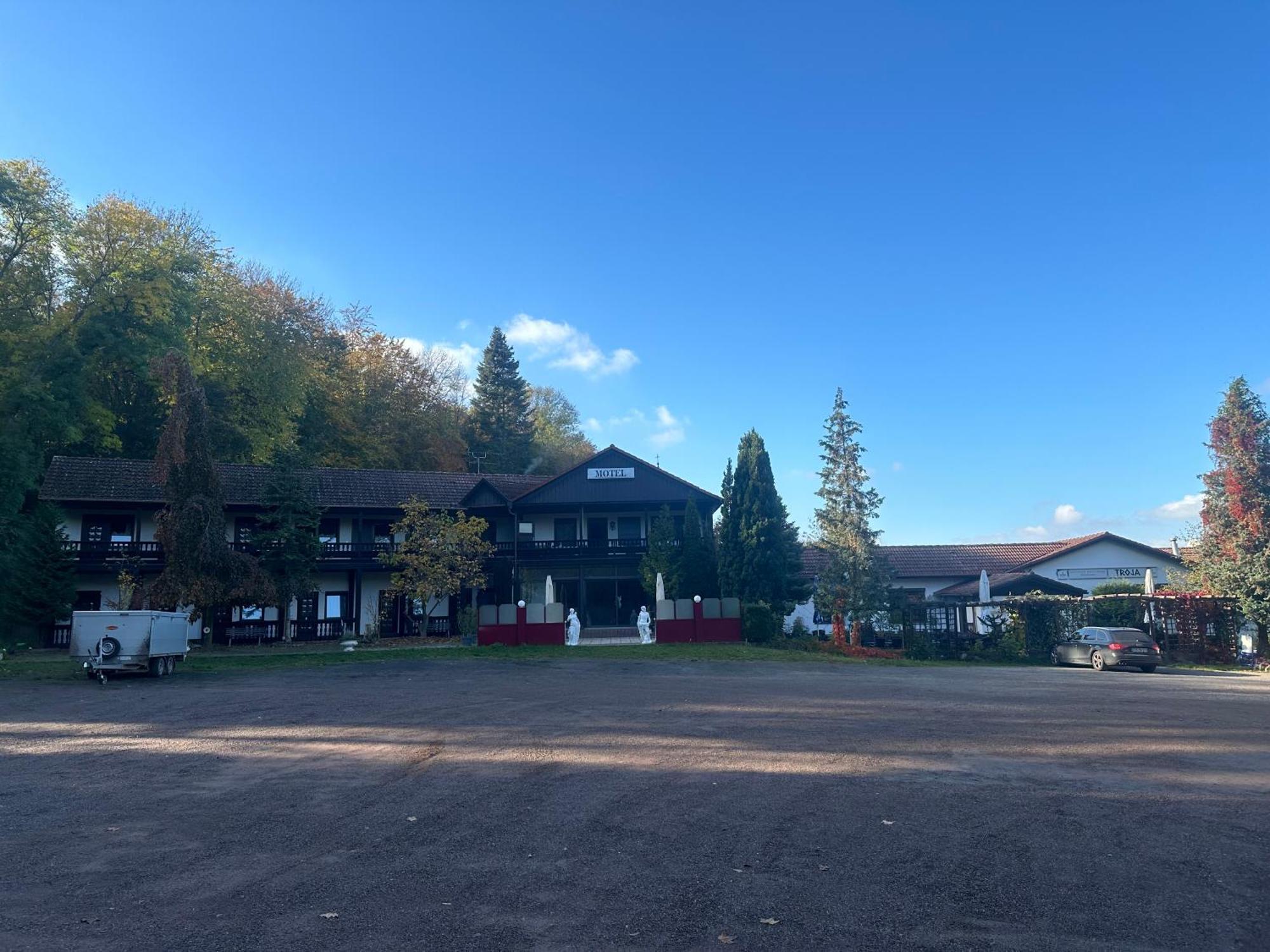 Gierstädt Motel Zur Festwiese מראה חיצוני תמונה