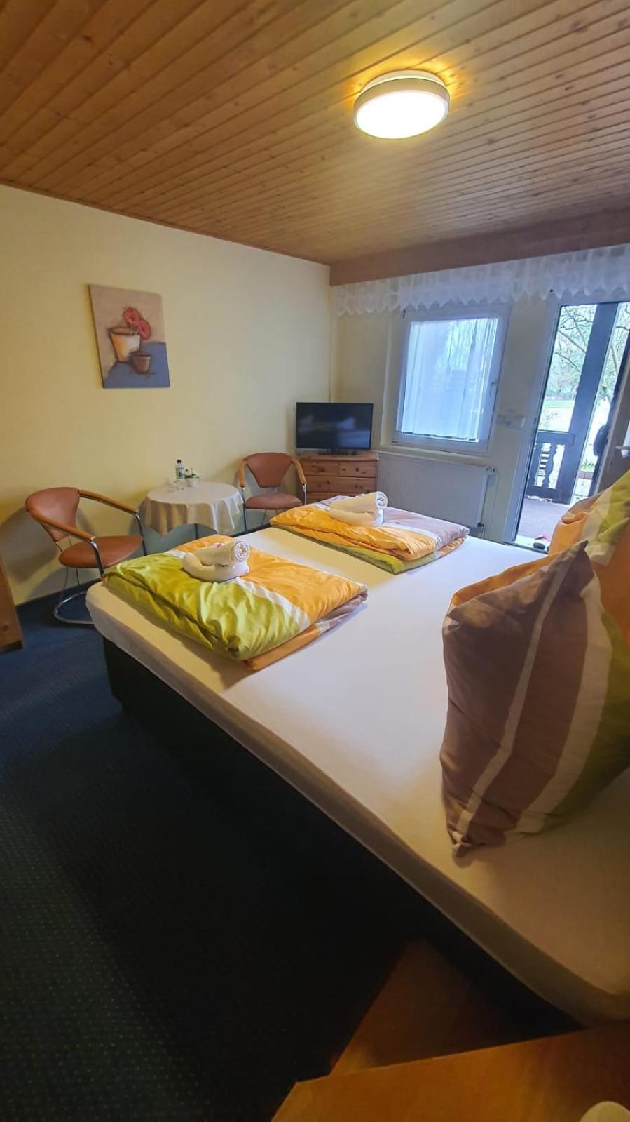 Gierstädt Motel Zur Festwiese מראה חיצוני תמונה