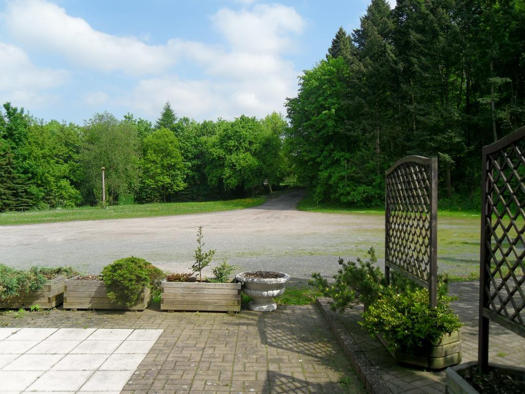 Gierstädt Motel Zur Festwiese מראה חיצוני תמונה
