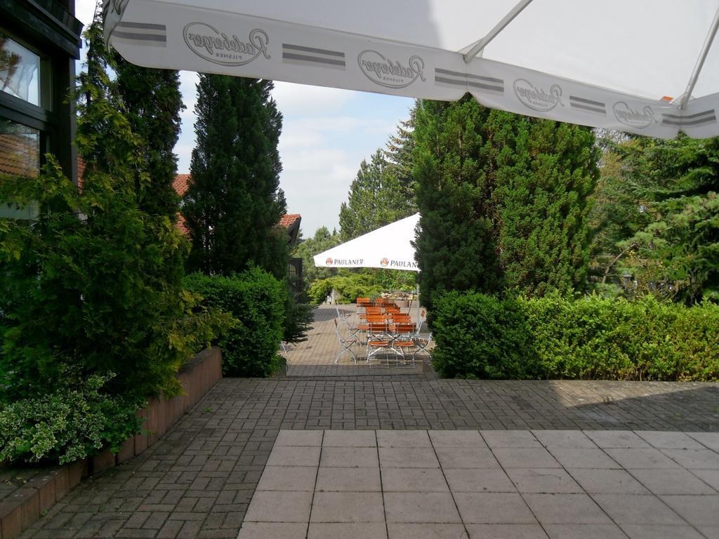 Gierstädt Motel Zur Festwiese מראה חיצוני תמונה