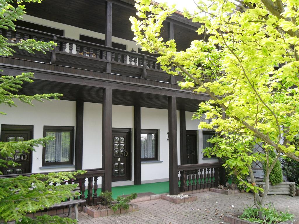 Gierstädt Motel Zur Festwiese מראה חיצוני תמונה
