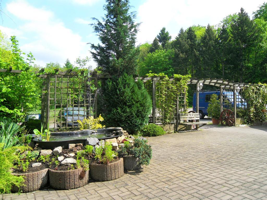 Gierstädt Motel Zur Festwiese מראה חיצוני תמונה