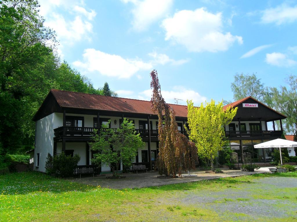 Gierstädt Motel Zur Festwiese מראה חיצוני תמונה