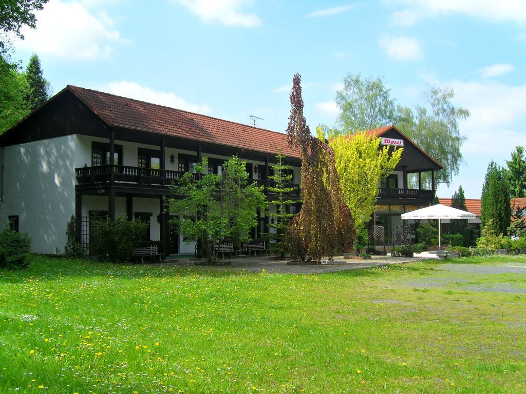 Gierstädt Motel Zur Festwiese מראה חיצוני תמונה