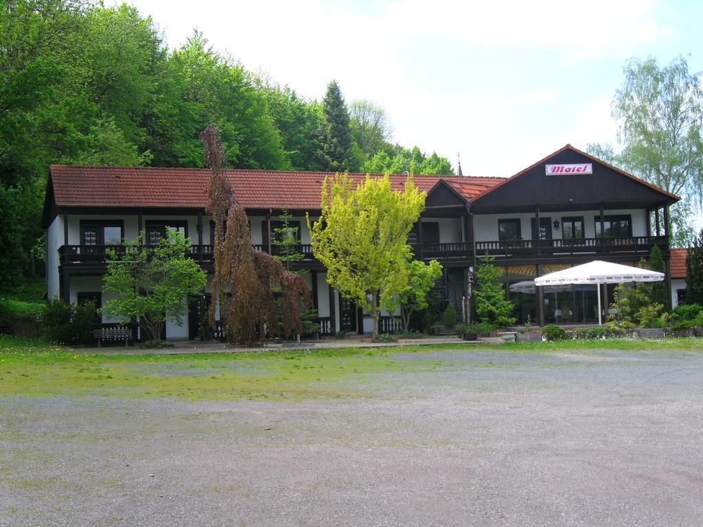Gierstädt Motel Zur Festwiese מראה חיצוני תמונה